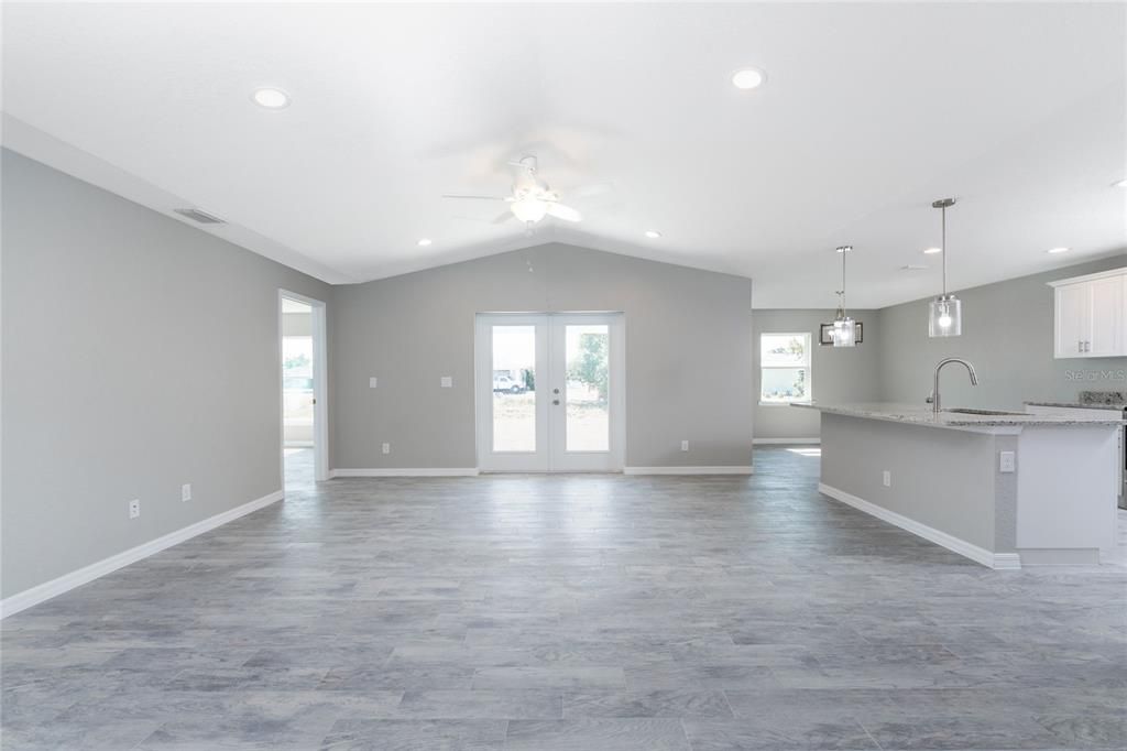 Active With Contract: $339,900 (3 beds, 2 baths, 1663 Square Feet)