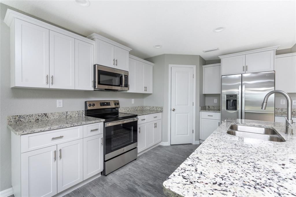 Active With Contract: $339,900 (3 beds, 2 baths, 1663 Square Feet)