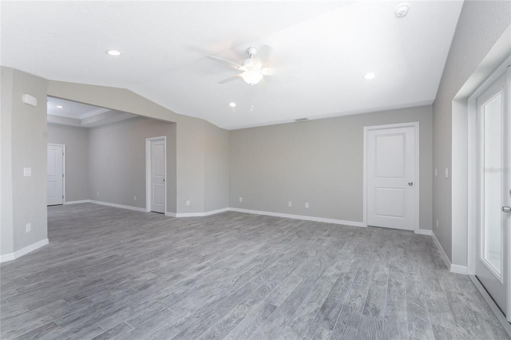 Active With Contract: $339,900 (3 beds, 2 baths, 1663 Square Feet)