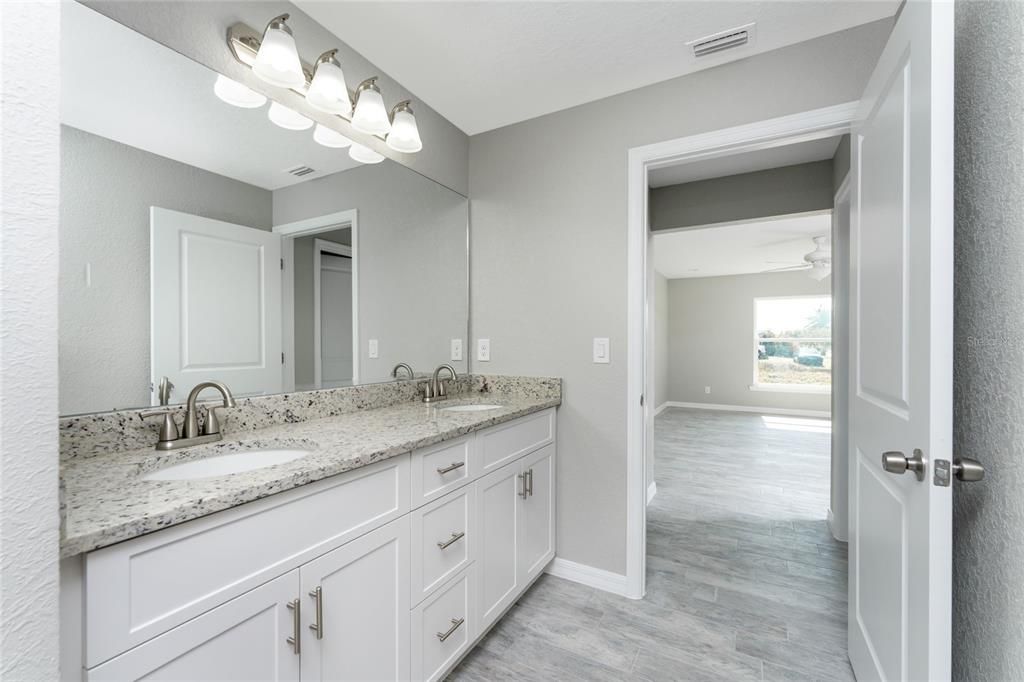 Active With Contract: $339,900 (3 beds, 2 baths, 1663 Square Feet)