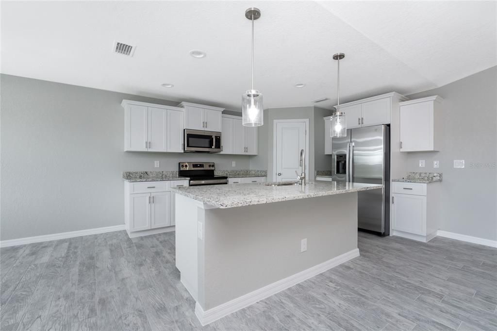 Active With Contract: $339,900 (3 beds, 2 baths, 1663 Square Feet)