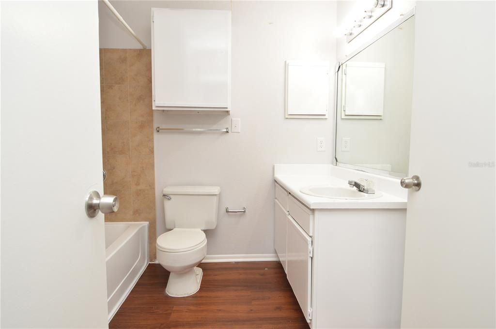 Active With Contract: $1,465 (1 beds, 1 baths, 844 Square Feet)