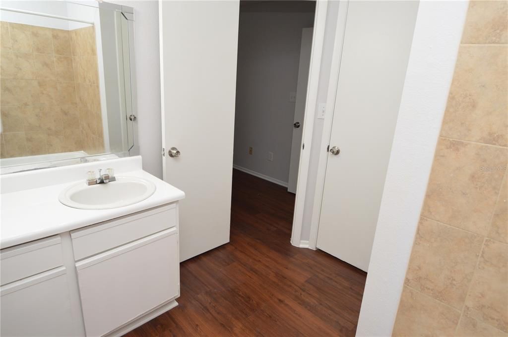 Active With Contract: $1,465 (1 beds, 1 baths, 844 Square Feet)