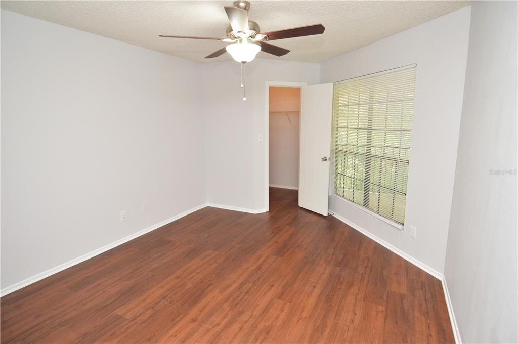 Active With Contract: $1,465 (1 beds, 1 baths, 844 Square Feet)