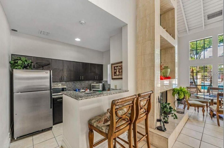 Active With Contract: $1,465 (1 beds, 1 baths, 844 Square Feet)