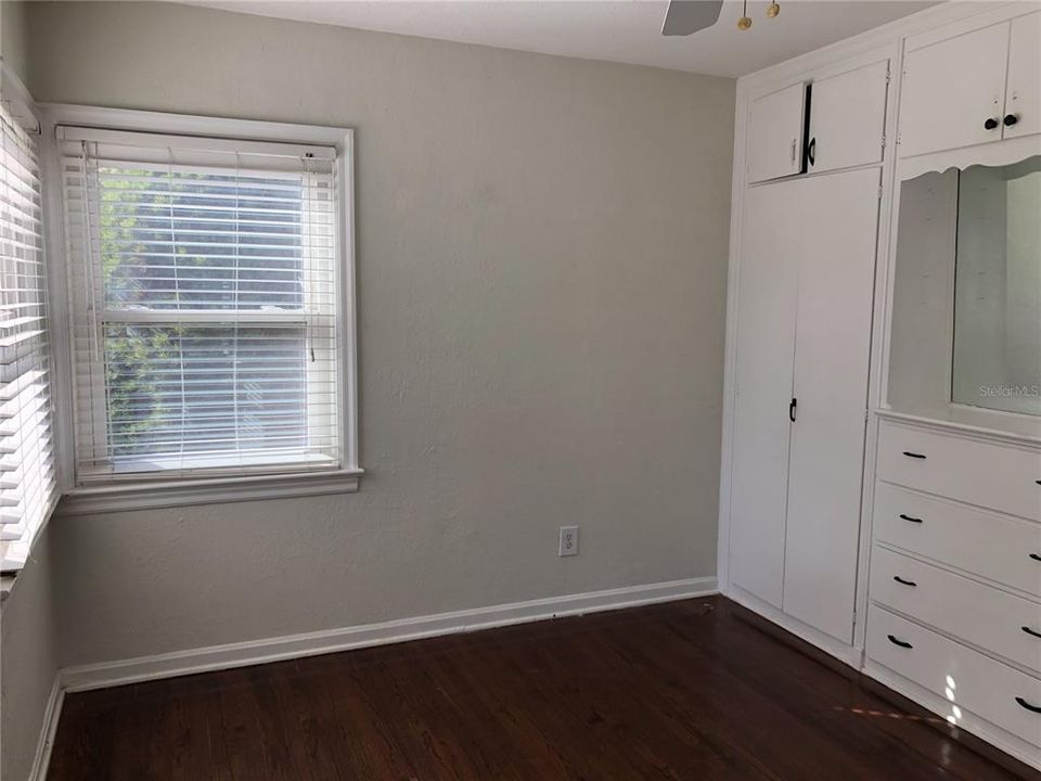 For Rent: $1,900 (2 beds, 1 baths, 834 Square Feet)