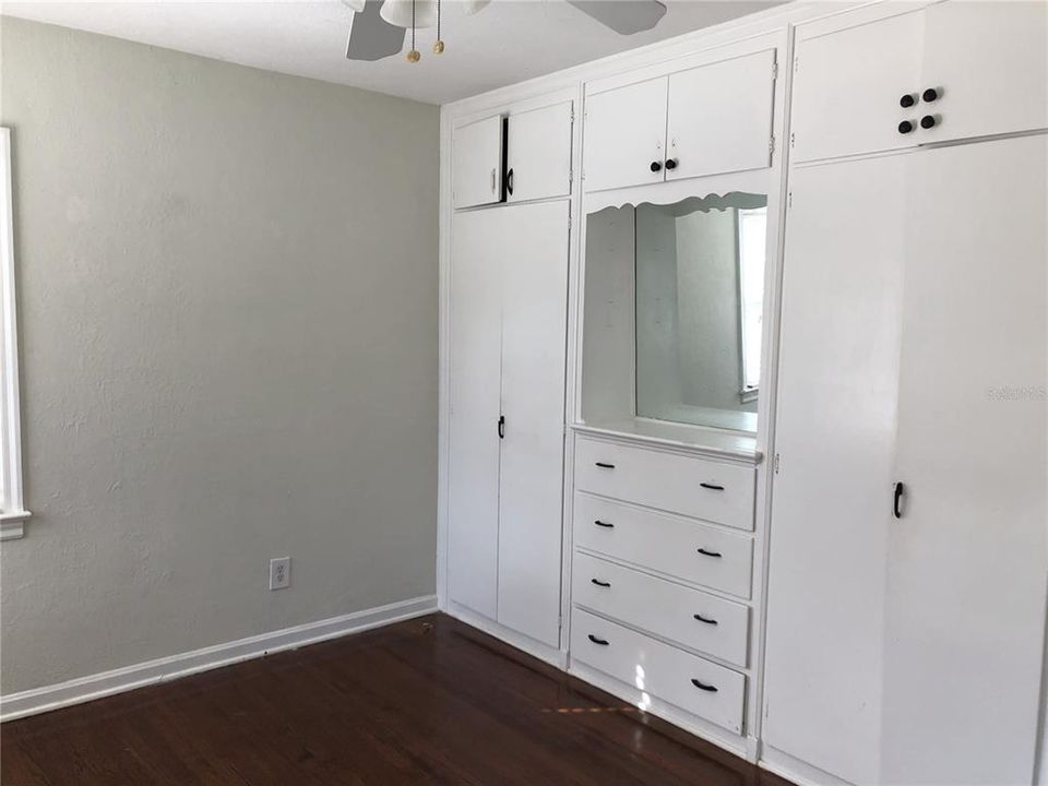 For Rent: $1,900 (2 beds, 1 baths, 834 Square Feet)