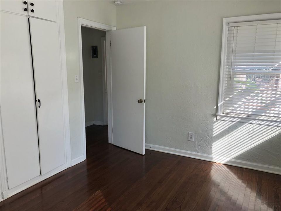 For Rent: $1,900 (2 beds, 1 baths, 834 Square Feet)