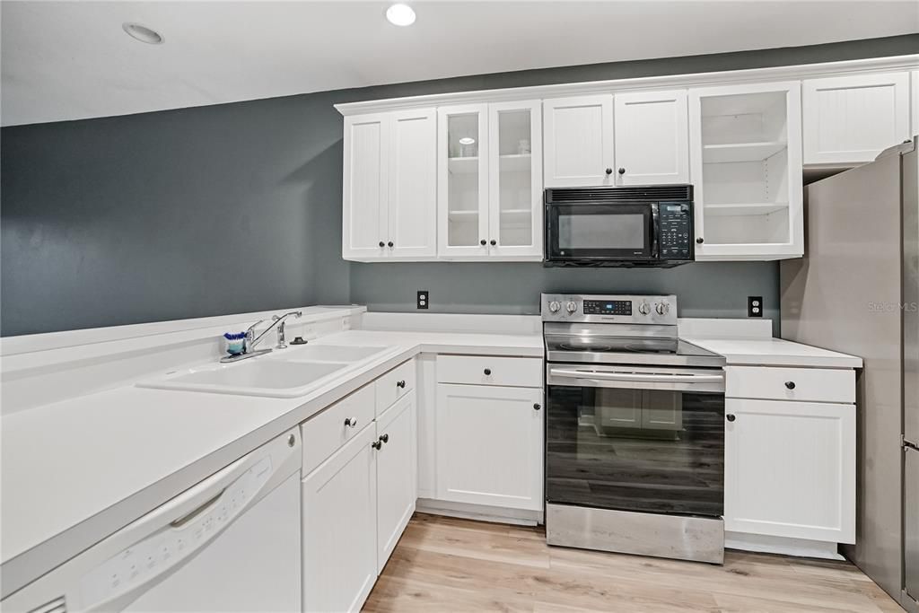 For Sale: $249,990 (2 beds, 2 baths, 1383 Square Feet)