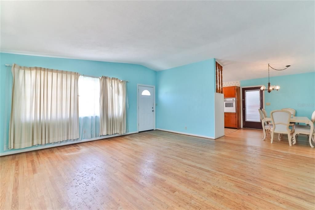 For Sale: $325,000 (3 beds, 2 baths, 1350 Square Feet)