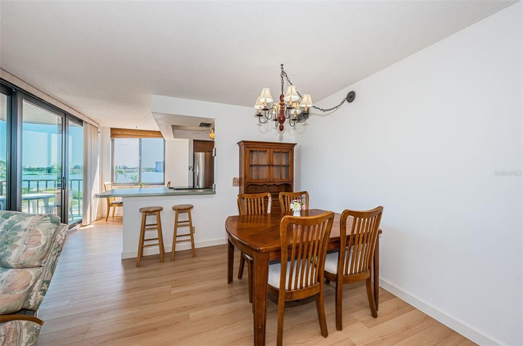 For Sale: $489,000 (2 beds, 2 baths, 1050 Square Feet)