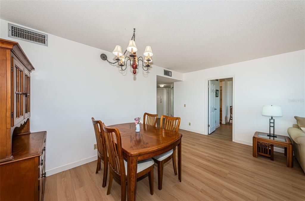 For Sale: $489,000 (2 beds, 2 baths, 1050 Square Feet)