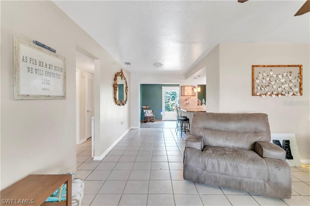 For Sale: $255,000 (3 beds, 1 baths, 1226 Square Feet)