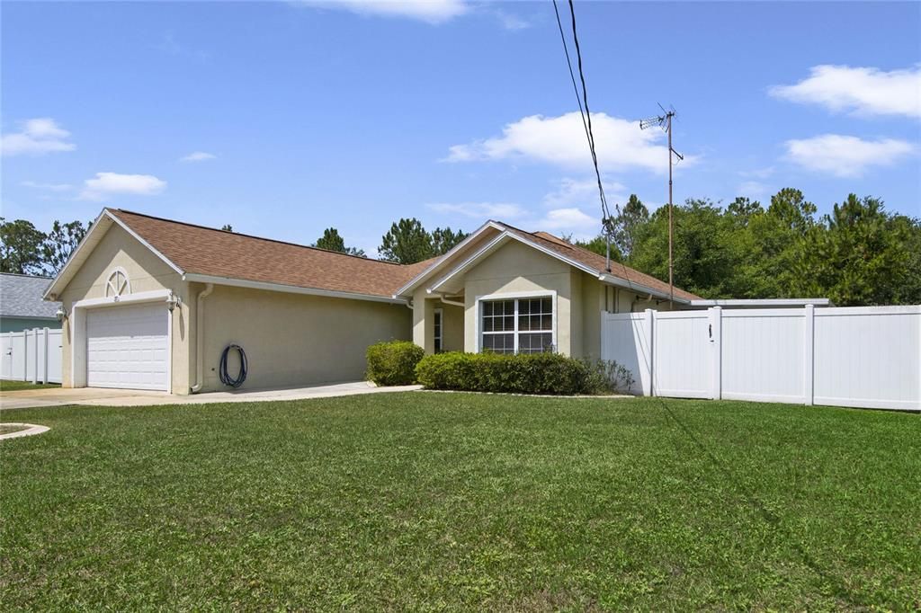 Active With Contract: $300,000 (4 beds, 2 baths, 1814 Square Feet)