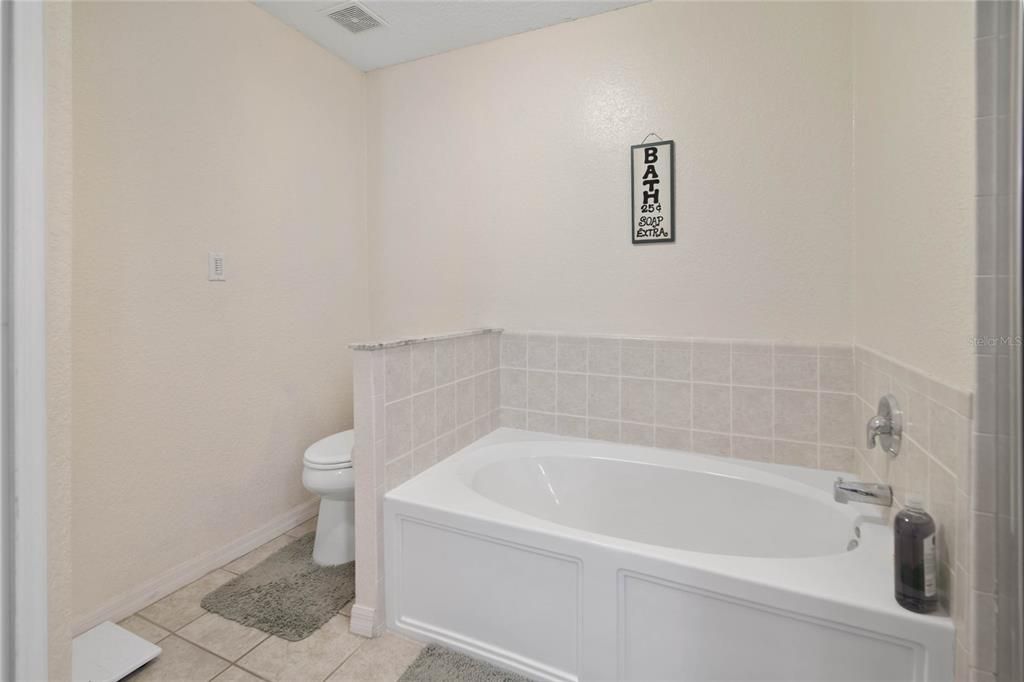 For Sale: $325,000 (4 beds, 2 baths, 1814 Square Feet)