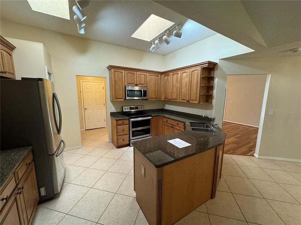 For Rent: $2,300 (3 beds, 2 baths, 2090 Square Feet)