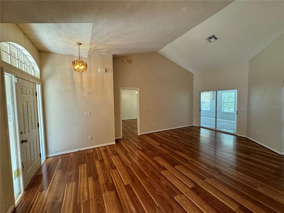 For Rent: $2,300 (3 beds, 2 baths, 2090 Square Feet)