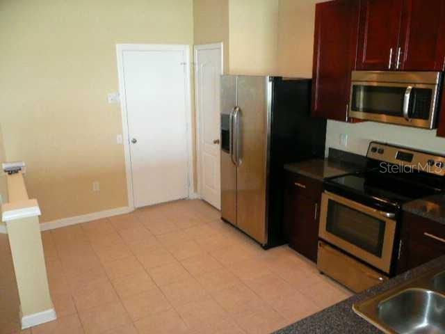 For Rent: $2,150 (3 beds, 2 baths, 1644 Square Feet)