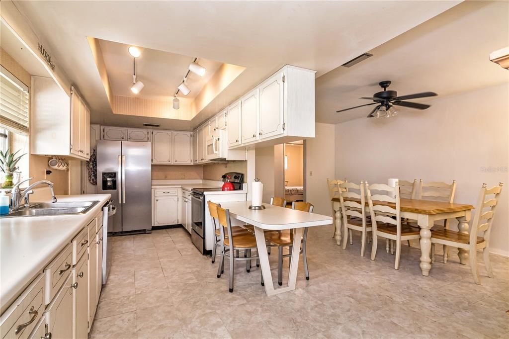 Active With Contract: $270,000 (3 beds, 2 baths, 2307 Square Feet)