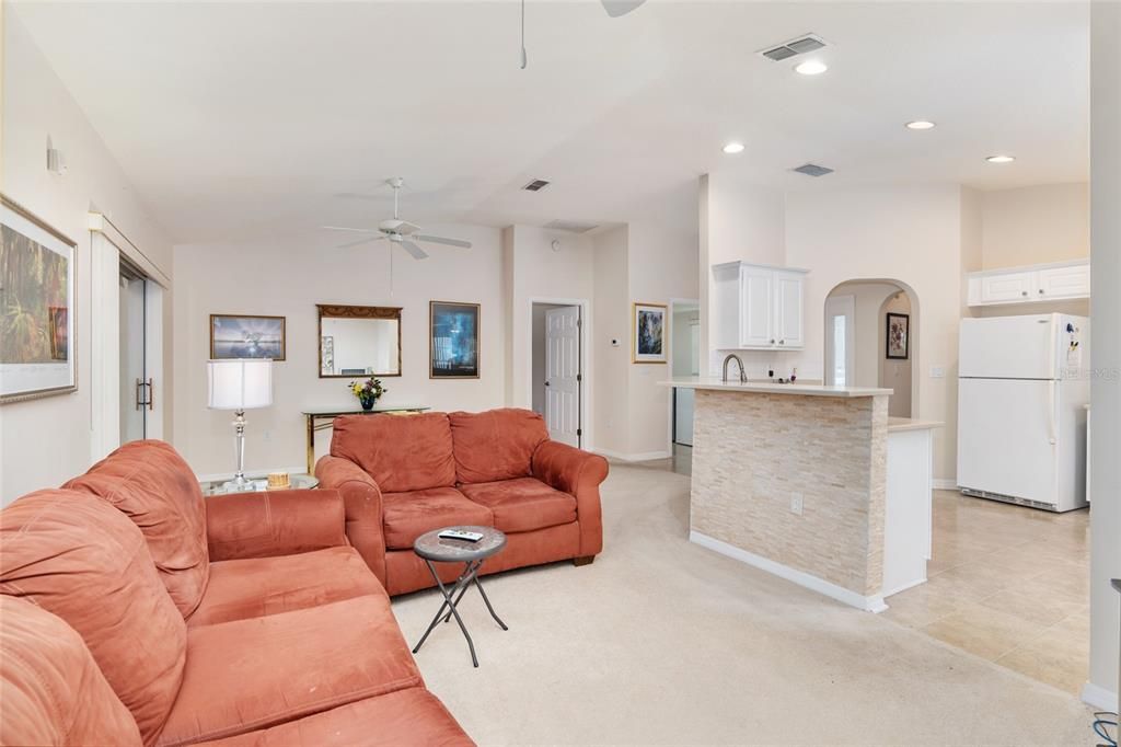 Active With Contract: $249,900 (2 beds, 2 baths, 1332 Square Feet)