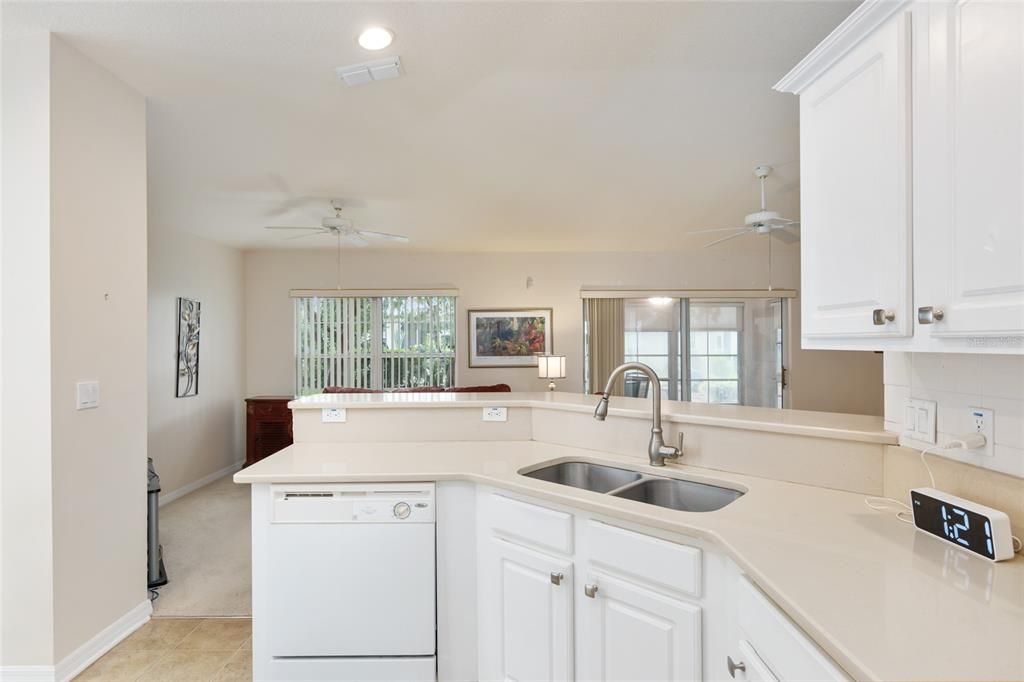 Active With Contract: $249,900 (2 beds, 2 baths, 1332 Square Feet)