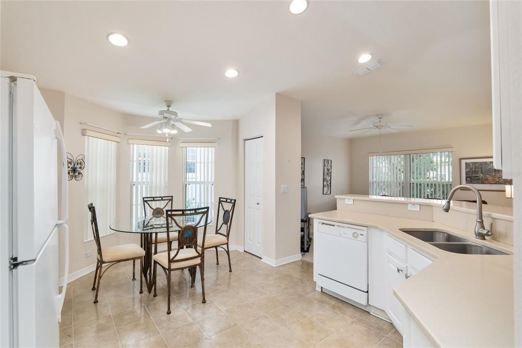 Active With Contract: $249,900 (2 beds, 2 baths, 1332 Square Feet)