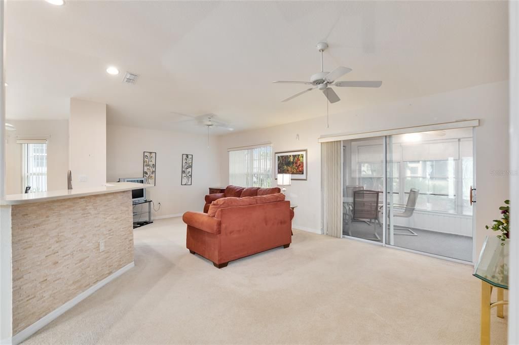 Active With Contract: $249,900 (2 beds, 2 baths, 1332 Square Feet)