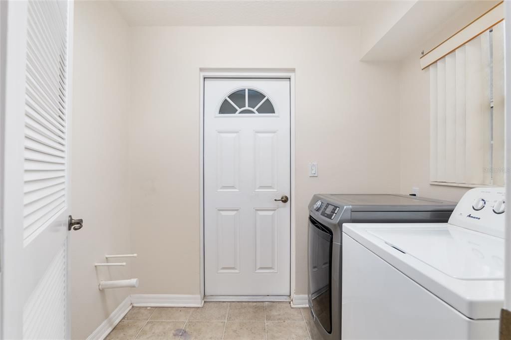 For Sale: $249,900 (2 beds, 2 baths, 1332 Square Feet)