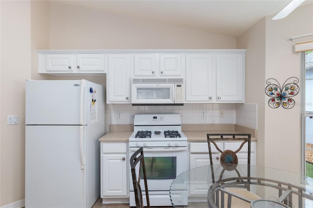 Active With Contract: $249,900 (2 beds, 2 baths, 1332 Square Feet)