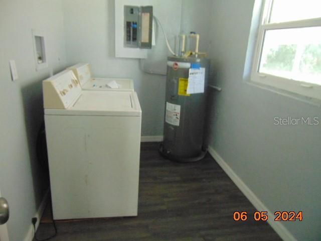 For Sale: $185,000 (3 beds, 1 baths, 1112 Square Feet)