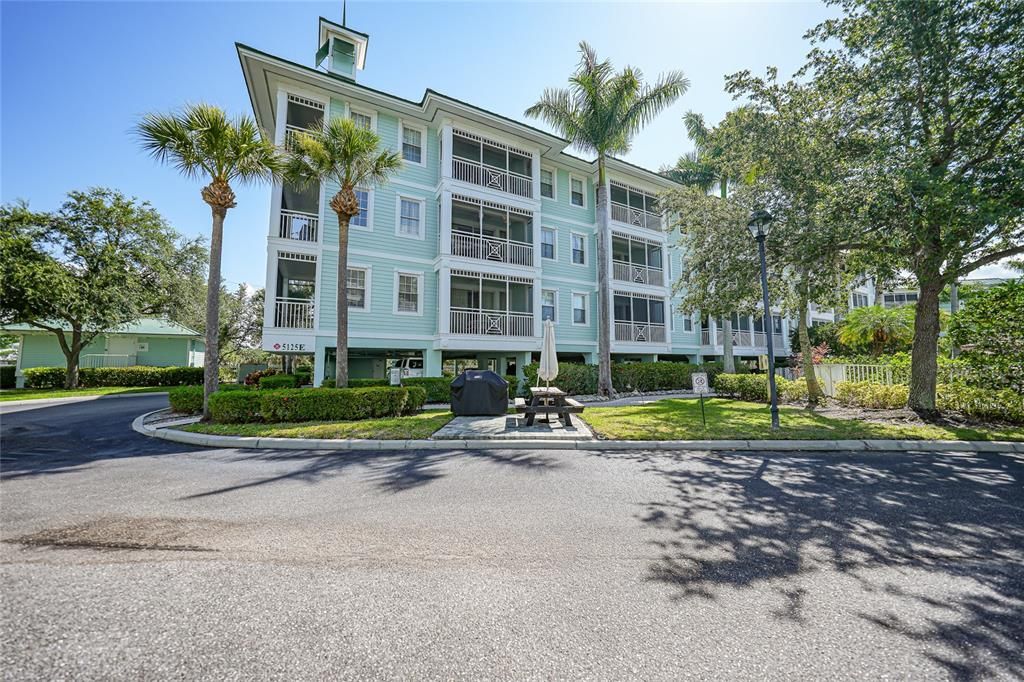 Recently Sold: $299,900 (3 beds, 2 baths, 1831 Square Feet)