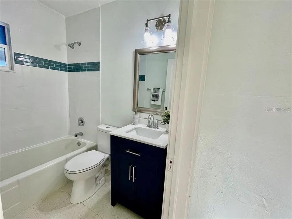 For Rent: $2,500 (3 beds, 2 baths, 946 Square Feet)