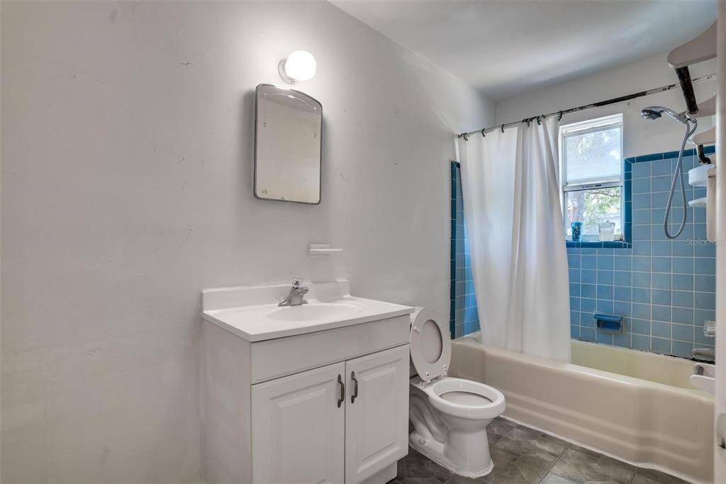 Active With Contract: $289,000 (3 beds, 2 baths, 1241 Square Feet)