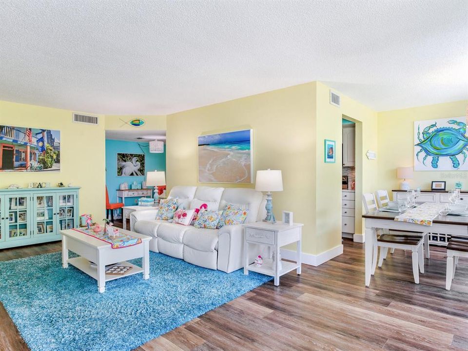 For Sale: $495,000 (2 beds, 2 baths, 1350 Square Feet)