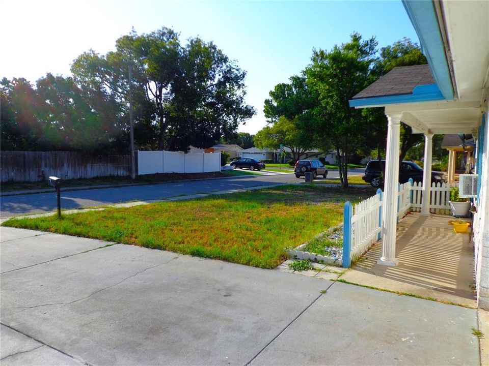 For Sale: $195,000 (3 beds, 2 baths, 936 Square Feet)