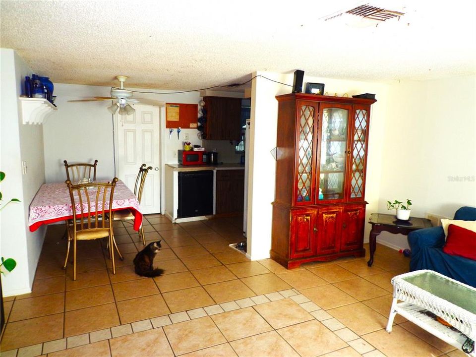 For Sale: $195,000 (3 beds, 2 baths, 936 Square Feet)