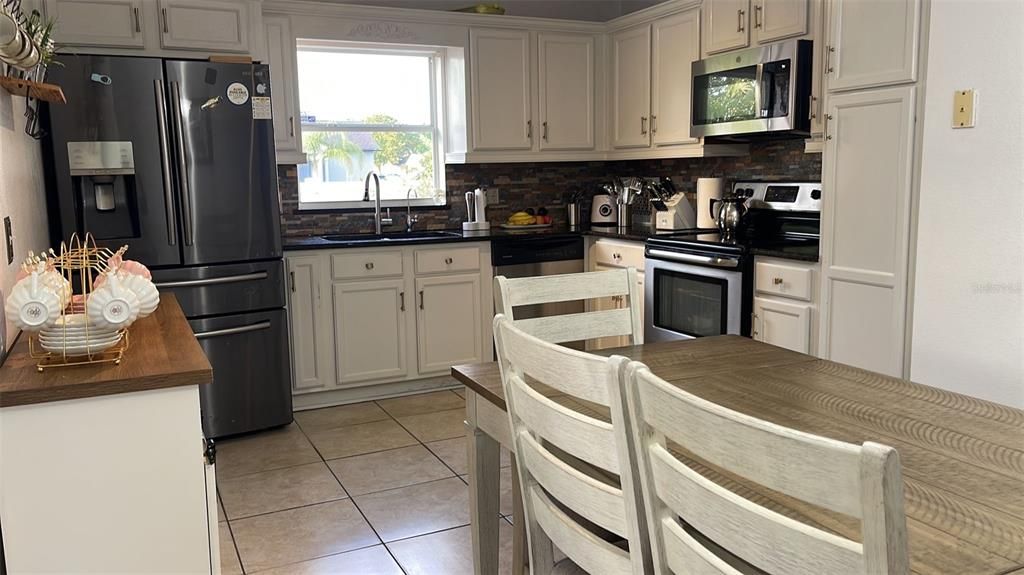 Active With Contract: $2,495 (4 beds, 2 baths, 1927 Square Feet)