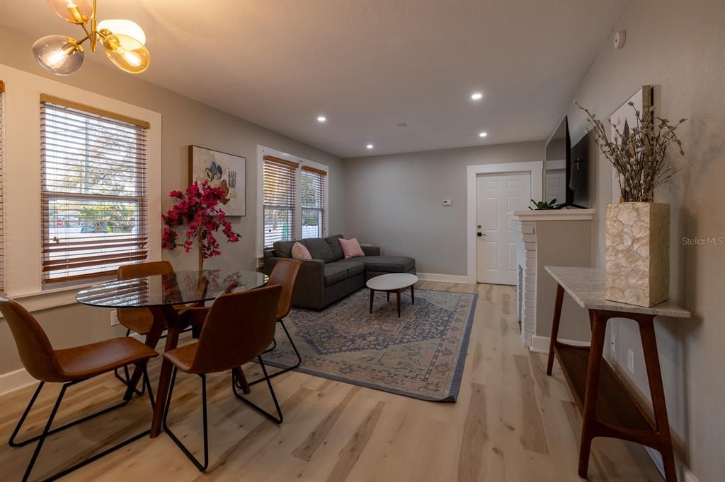 Active With Contract: $799,000 (5 beds, 0 baths, 2344 Square Feet)