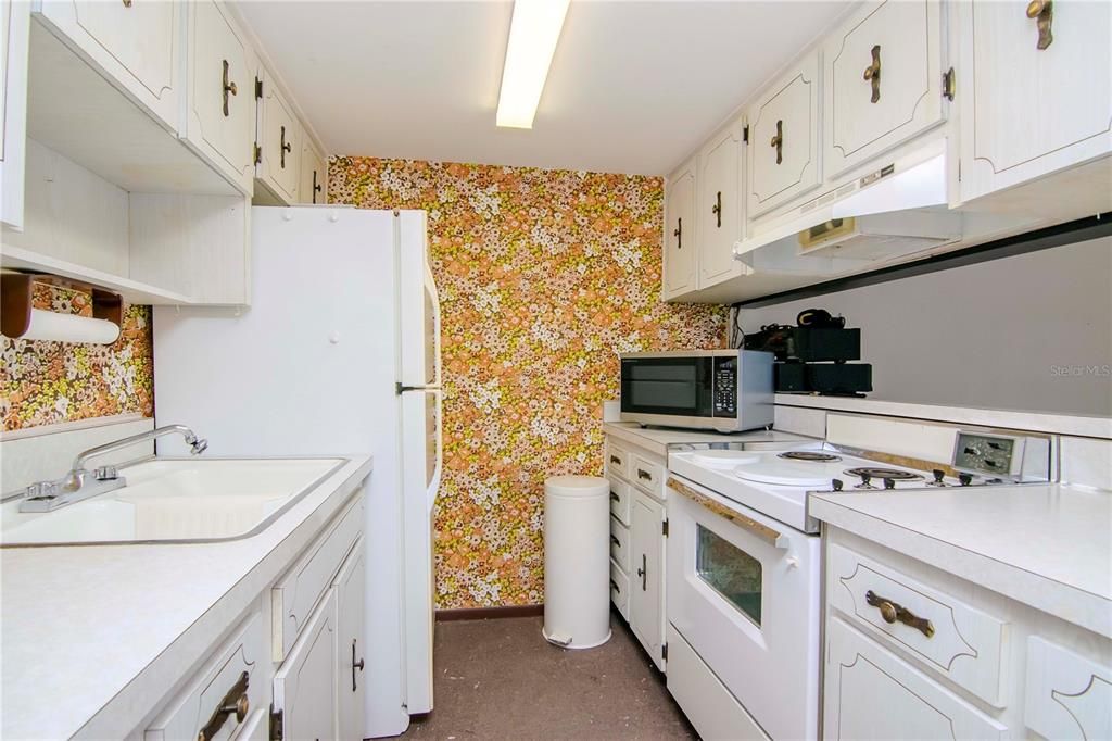 For Sale: $190,000 (1 beds, 1 baths, 555 Square Feet)