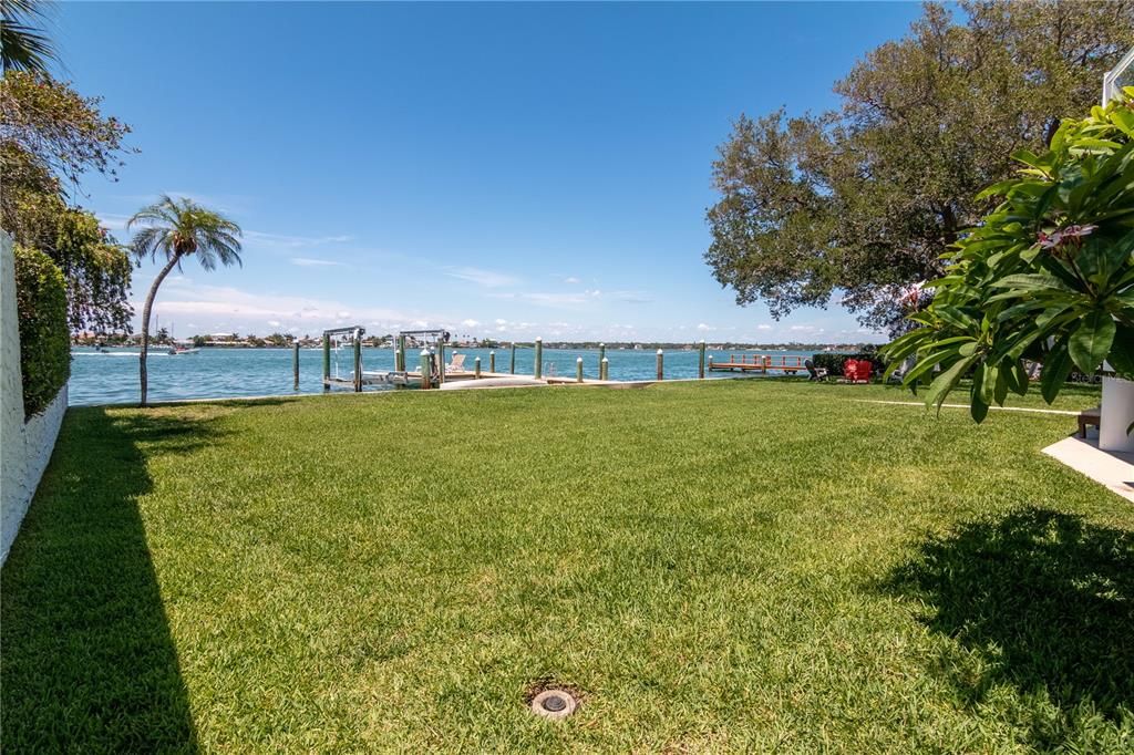 For Sale: $2,800,000 (4 beds, 4 baths, 5096 Square Feet)