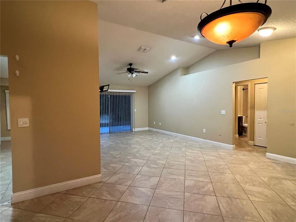 For Rent: $2,348 (4 beds, 2 baths, 1623 Square Feet)