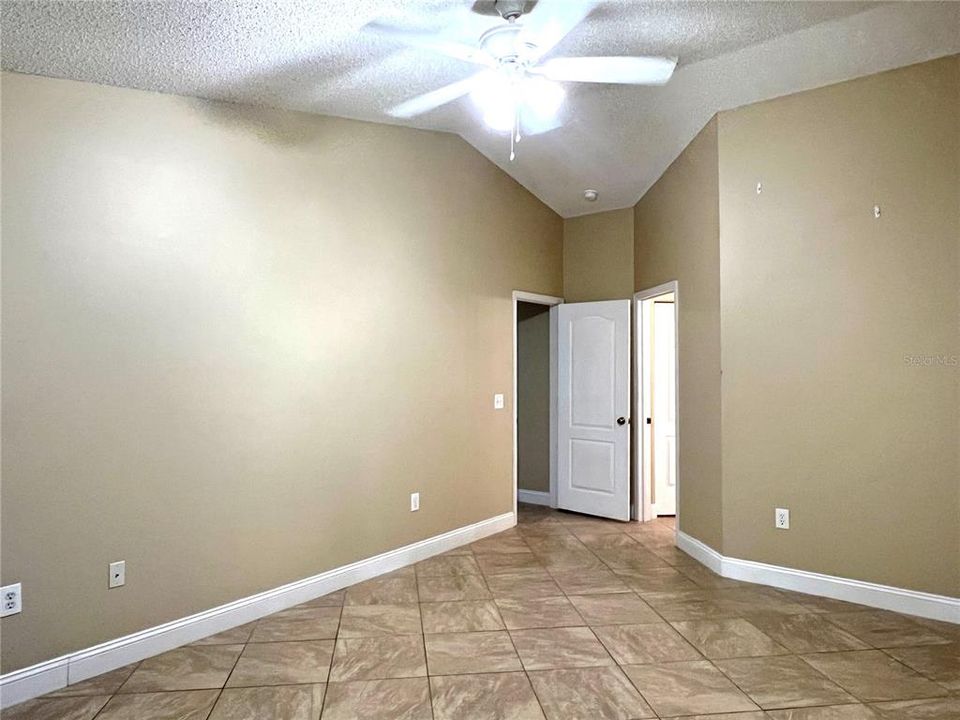 For Rent: $2,348 (4 beds, 2 baths, 1623 Square Feet)