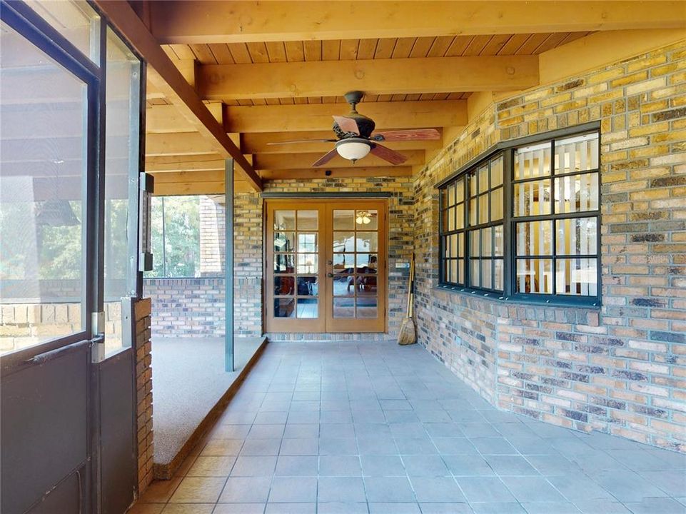 Huge Screened Porch