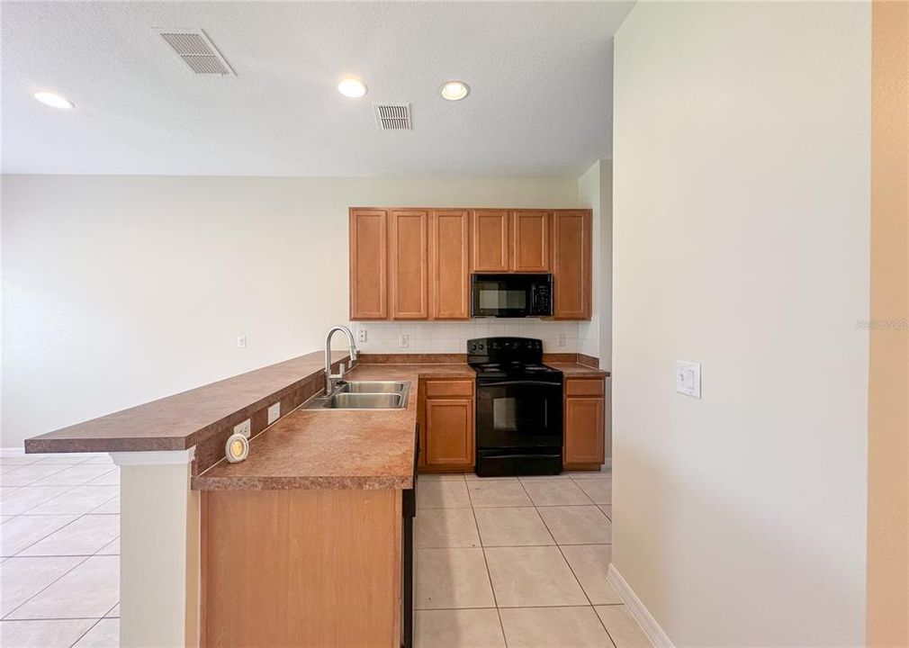 For Rent: $2,000 (2 beds, 2 baths, 1275 Square Feet)