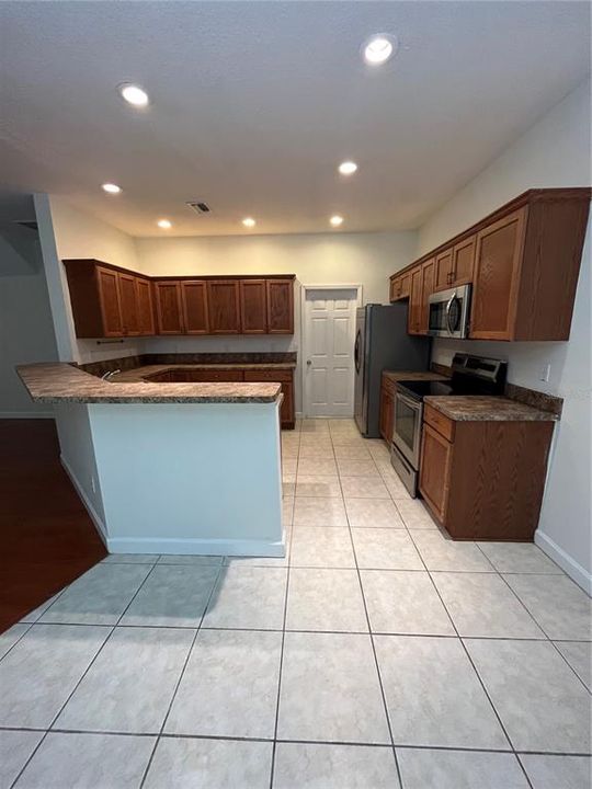 For Rent: $2,345 (3 beds, 2 baths, 1671 Square Feet)
