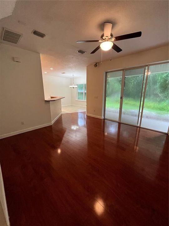 For Rent: $2,345 (3 beds, 2 baths, 1671 Square Feet)