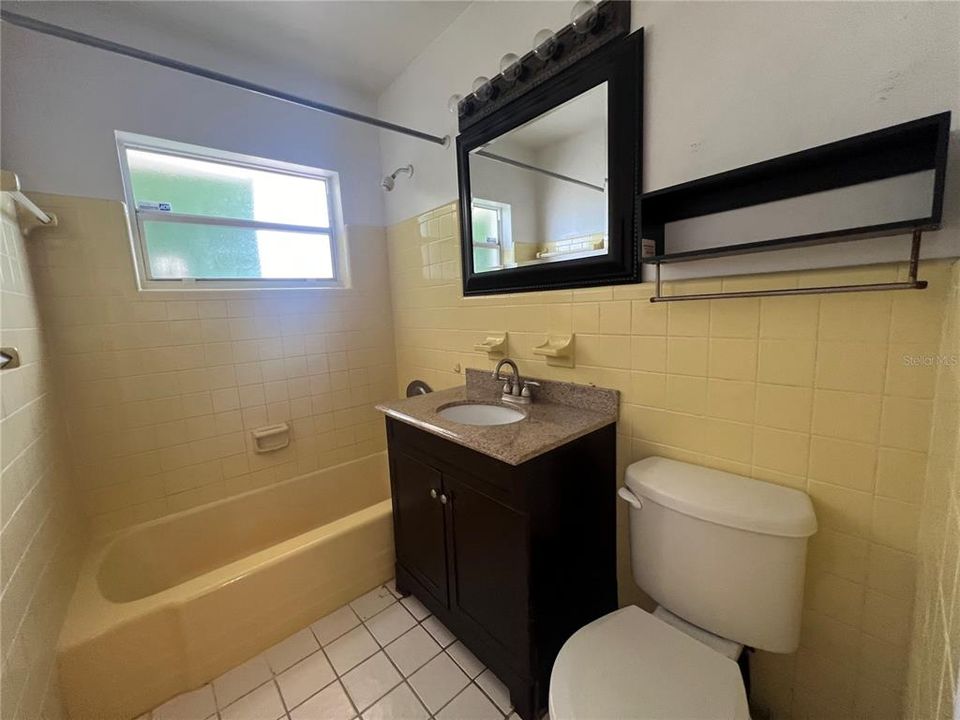 For Sale: $165,000 (2 beds, 1 baths, 925 Square Feet)