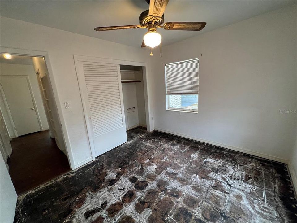 For Sale: $165,000 (2 beds, 1 baths, 925 Square Feet)