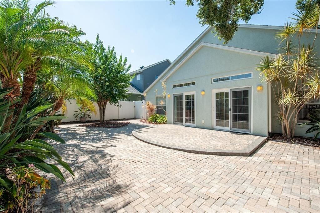 Recently Sold: $450,000 (3 beds, 2 baths, 1550 Square Feet)