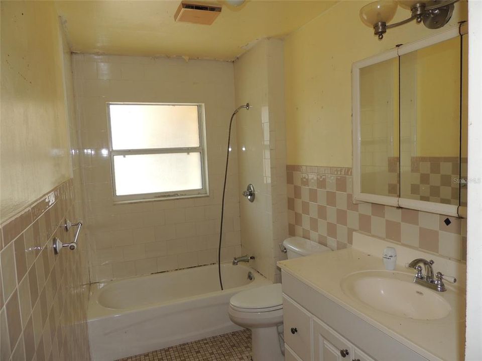 For Sale: $160,500 (2 beds, 2 baths, 1593 Square Feet)